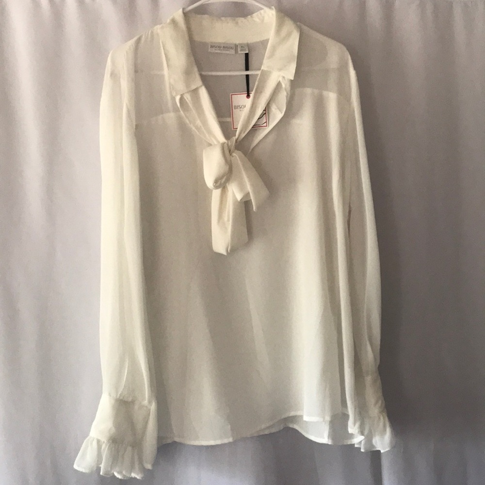 Bisou bisou white blouse with ruffles